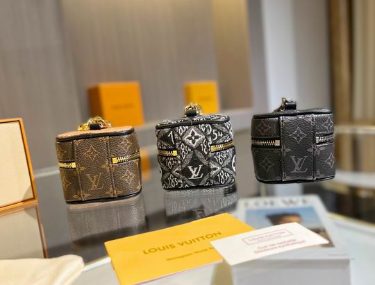 LV keyring 03lyh99